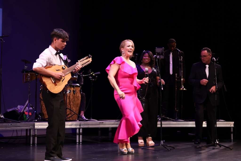 The Taty Sunay Band - "La Voz Del Sentimiento"