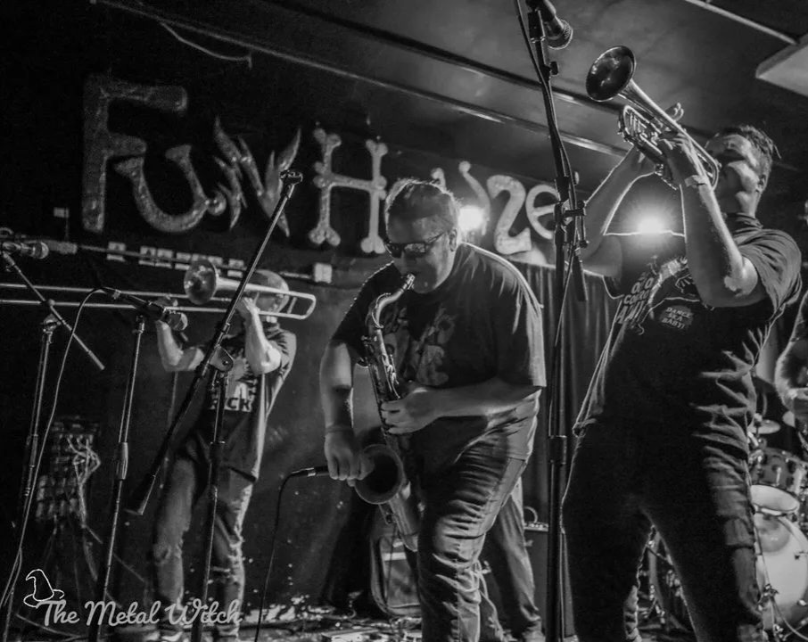 Los Mal Hablados with No Soap Radio