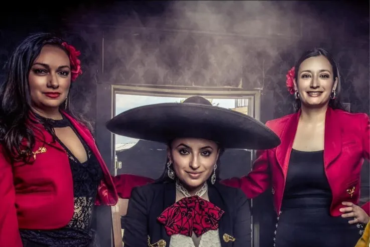 Vanessa del Fierro and Mariachi las Coronelas