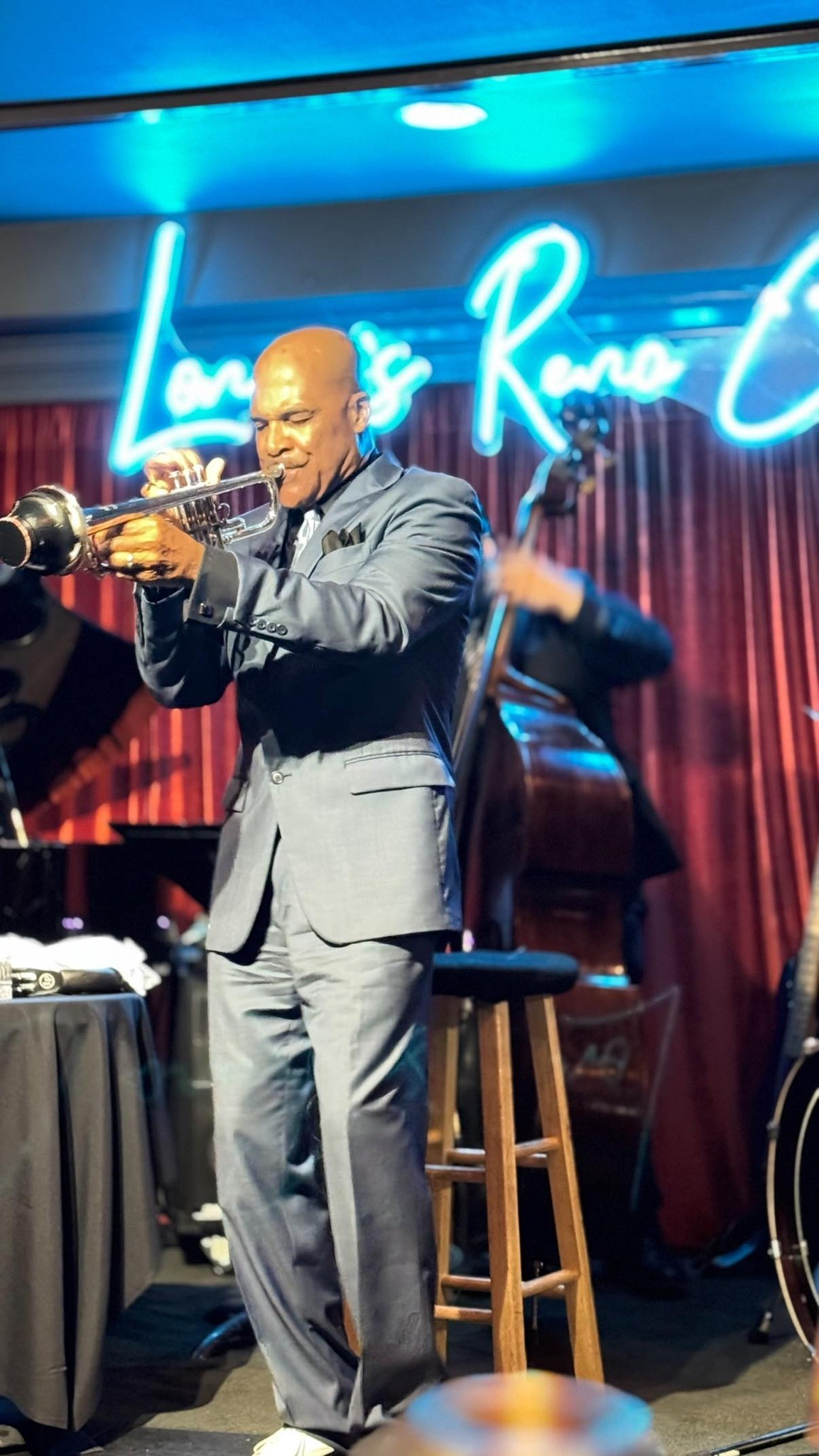 Experience Lonnie McFadden & His Band's Dinner & Jazz Show