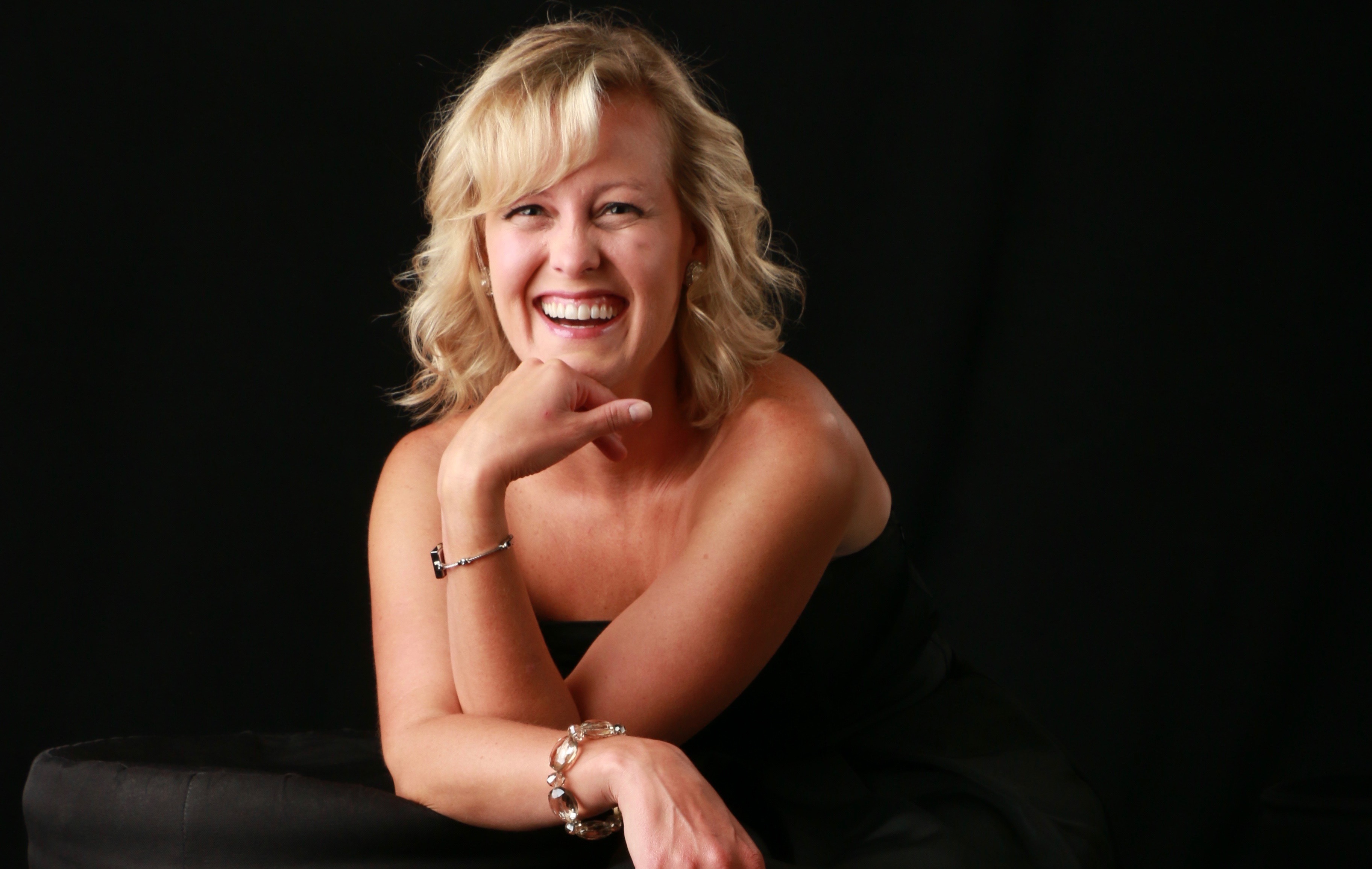 Songs From Across The Pond w/ Amber Duimstra & Her Band
