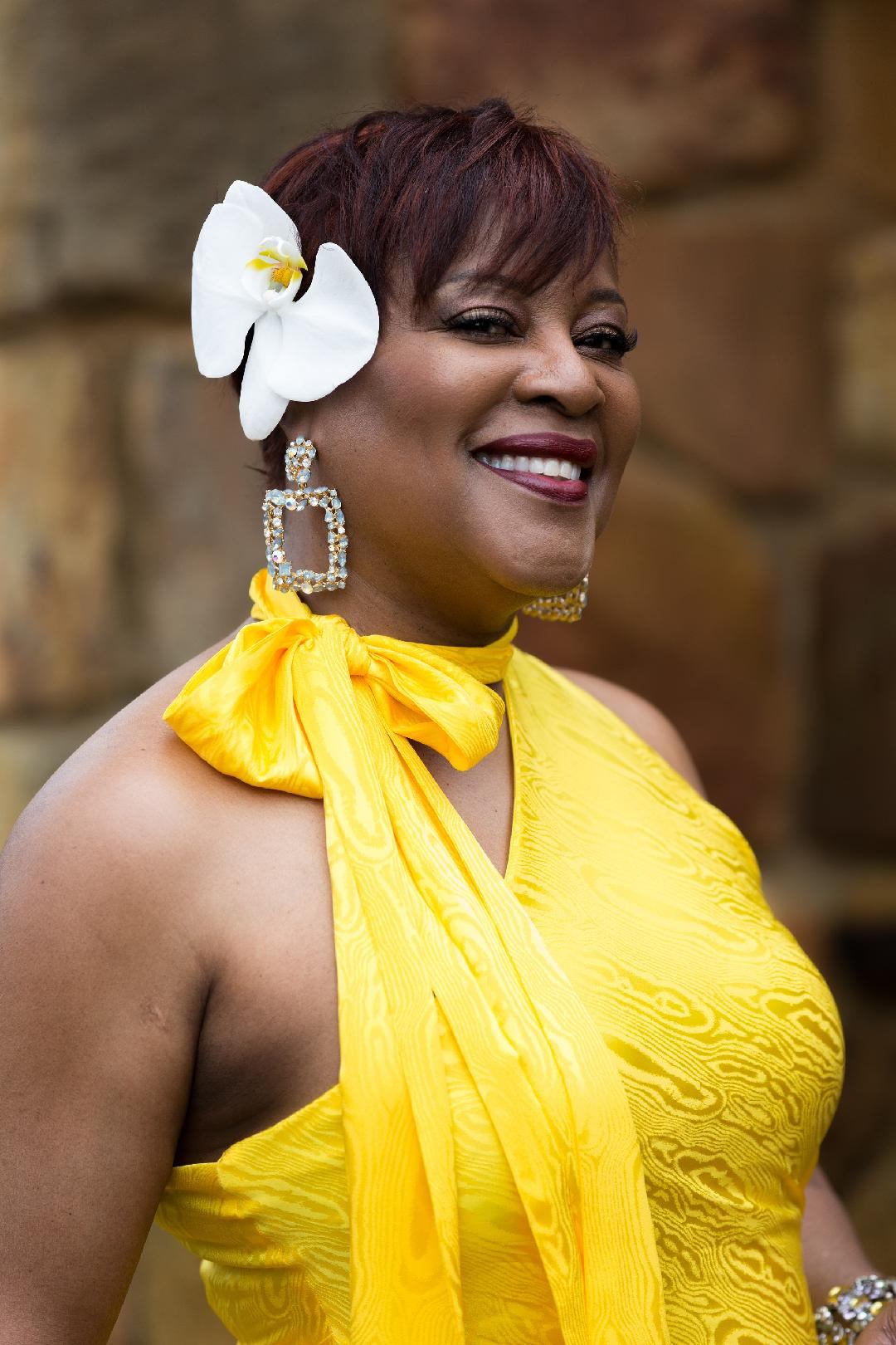 Pamela Hart Sings "The Divine Sarah Vaughan"