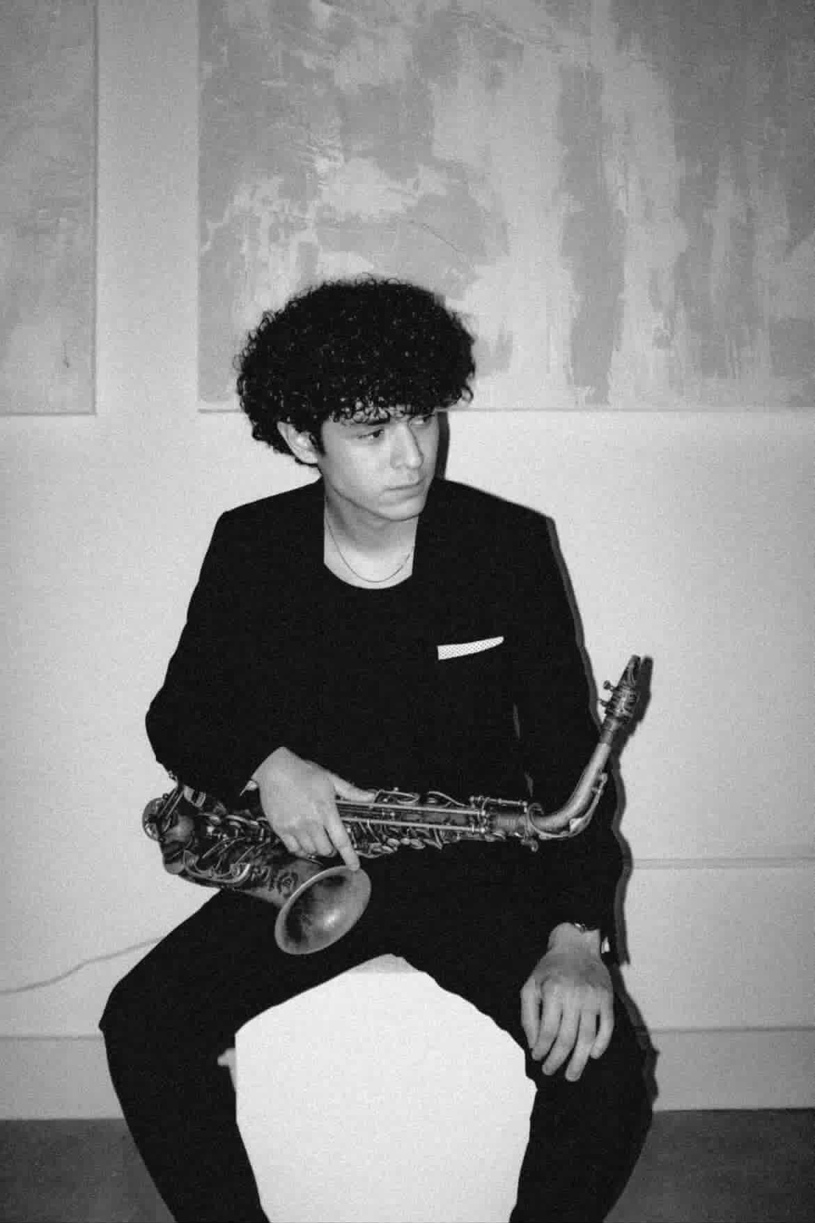 The Jazz Standard Presents : The Dylan Knowles Quartet - Out Side The Lines
