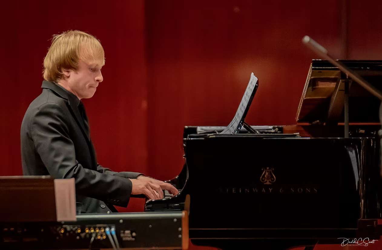 Paul Lees Trio: Timeless Standards